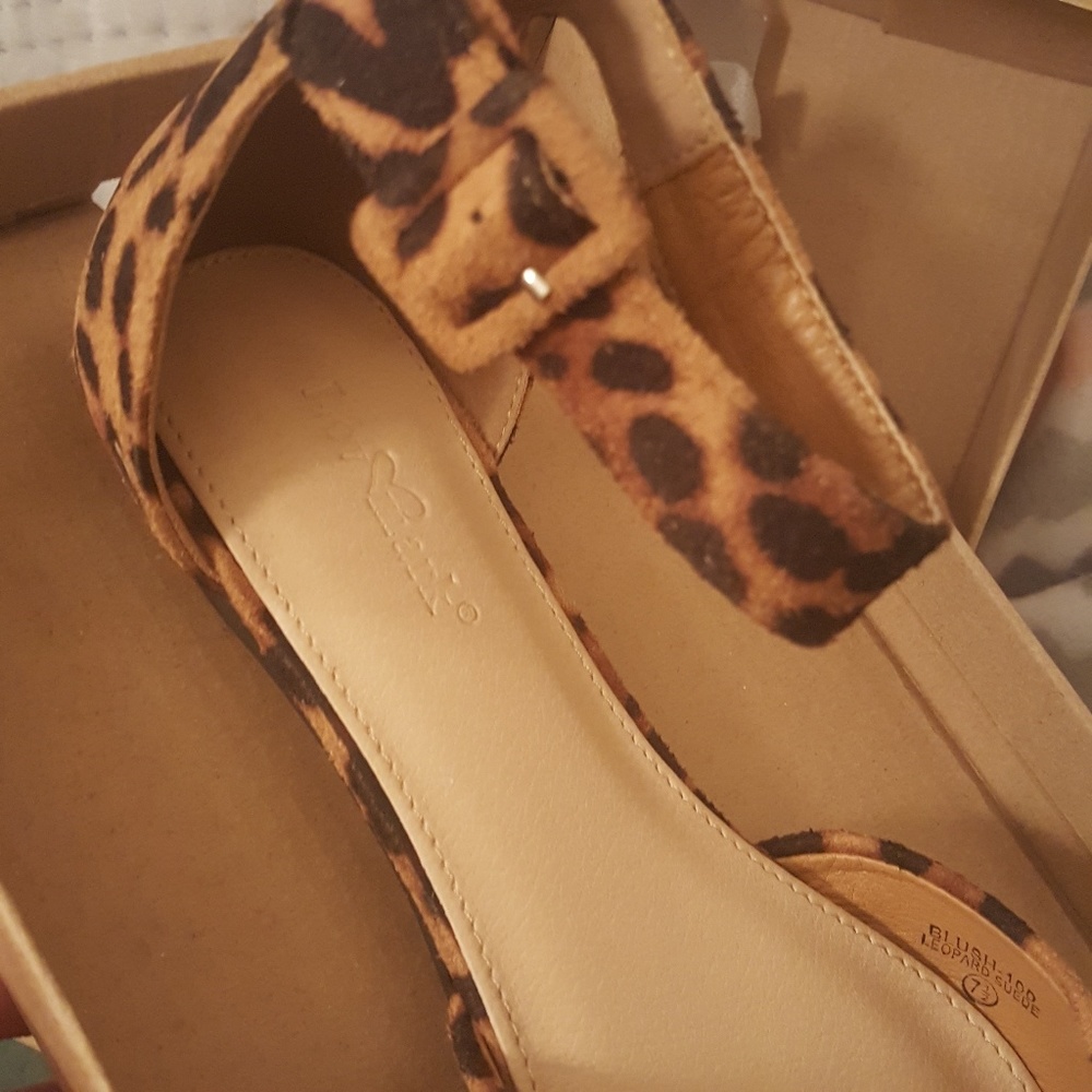 LAST 1! Leopard Print Flats - Picture 2 of 4